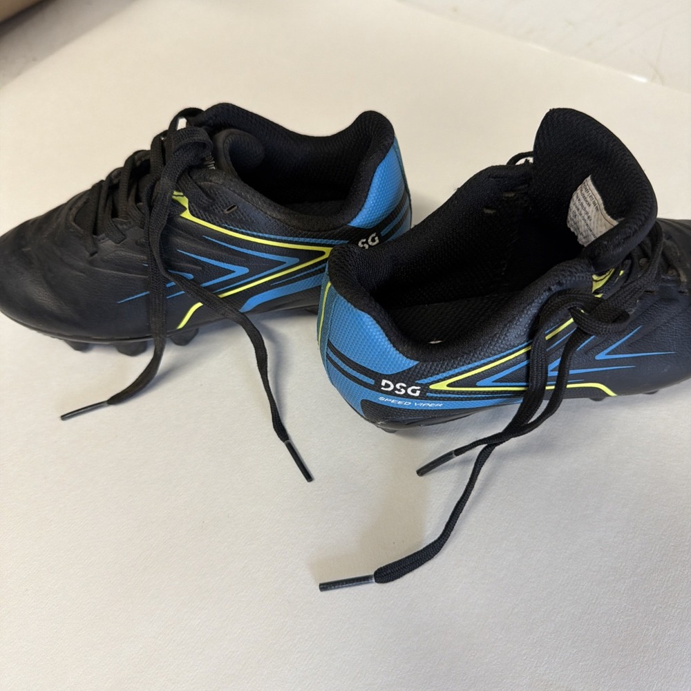 DSG Speed Viper Soccer Cleats Youth Cleats size 10K Black & Blue